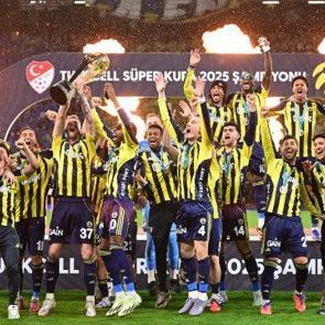 Galatasaray'ı deviren Fenerbah&ccedil;e, S&uuml;per Kupa'nın sahibi oldu