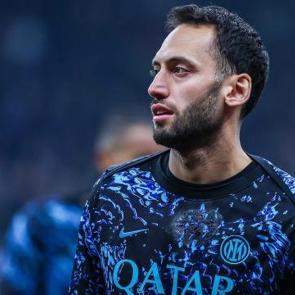 Hakan &Ccedil;alhanoğlu i&ccedil;in kapıyı &ccedil;aldılar: Teklifleri direkt reddedildi