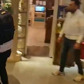 İstanbul'da bir restorana operasyon: 7,5 milyon lira değerinde &ccedil;ok sayıda silah bulundu!