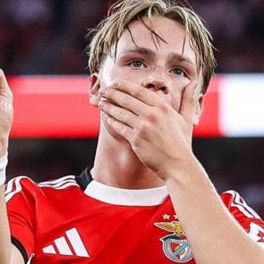 İtalyan devi de devrede! Benfica'nın kapısında Schjelderup yarışı