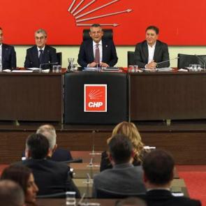 &Ouml;zel&rsquo;den milletvekillerini şoke eden &ccedil;ıkış: Hepinizi seviyorum, biriniz hari&ccedil;!