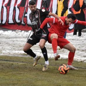 Play-off m&uuml;cadelesi veren 2 takım kapıştı! Deplasmanda 3 puanı tek golle aldılar