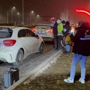 Polise &ccedil;arpıp ka&ccedil;an şahıs yakayı ele verdi