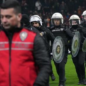 'Polisin yağmurluğu yoktu' iddialarına Emniyet'ten yalanlama