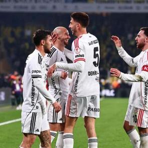 Resmi teklif geldi! Beşiktaş'ın gen&ccedil; yıldızı Avrupa'ya d&ouml;nebilir