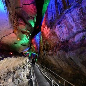 Sarkıt, dikit, g&ouml;l ve dahası! &Ccedil;al Mağarası&rsquo;na ziyaret&ccedil;i akını