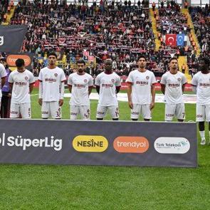 S&uuml;per Lig ekibi 4 futbolcusuna veda etti