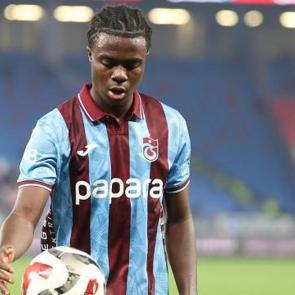 Trabzonsporlu Oulai: 'Ligue 1'den hi&ccedil;bir takım nasıl olur da beni g&ouml;rmez?'