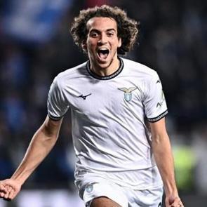 Transferde mutlu son! Yıldız oyuncu Fenerbah&ccedil;e i&ccedil;in geliyor! Rekor bonservis bedeli