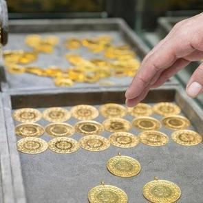 Uzman isim gram altın i&ccedil;in tarih verdi: 10 bin TL'ye &ccedil;ıkabilir!