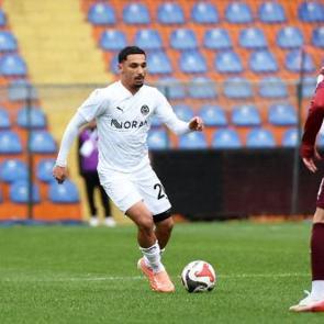 2 kırmızı kart &ccedil;ıkmıştı! 90+5'te 1-1 olan ma&ccedil;ın skoru şaşırttı