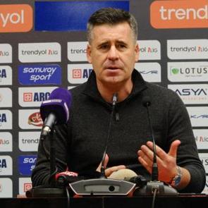 5 goll&uuml; ma&ccedil;ın ardından sert konuştu: 'Kendimizi tabii ki eleştireceğiz'