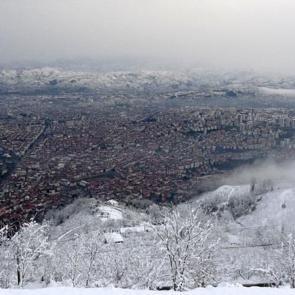 530 metre y&uuml;kseklikte kış manzarası: Boztepe&rsquo;de kar keyfi