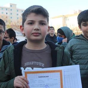 Takdir alan &ouml;ğrenci: Asıl belgeyi Gazze&rsquo;deki kardeşlerimiz almalı