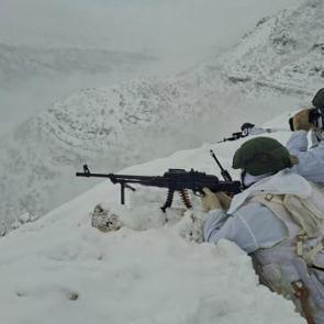 Vatan n&ouml;beti kış dinlemiyor! Mehmet&ccedil;ik hudut hattında