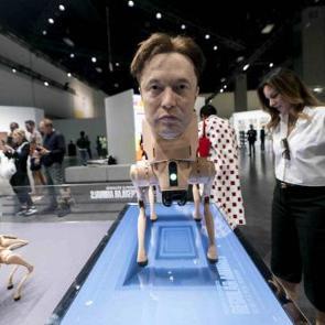 Elon Musk tarih verdi! Robotlar ameliyat yapacak, doktorluk devri kapanacak