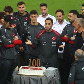 A Milli Takım'ın kaptanı sakatlandı: Bir s&uuml;re sahalardan uzak kalacak