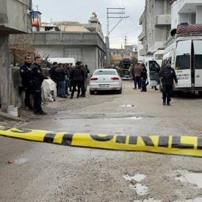 Adana'da sokak ortasında silahlı kavga: 1 &ouml;l&uuml;, 5 yaralı