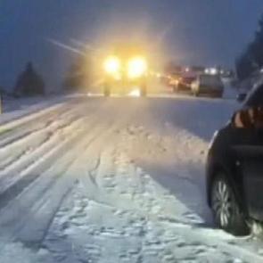 Karayolunda kar esareti; &ccedil;ok sayıda ara&ccedil; mahsur kaldı
