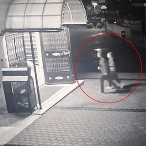 Eşinin canına kast etti! Anne ve kızı camiye sığındı: İlk m&uuml;dahale cemaatten geldi