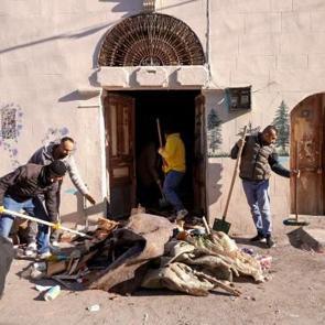 &Ccedil;&ouml;p eve m&uuml;dahale edildi: 168 ton atık &ccedil;ıkarıldı