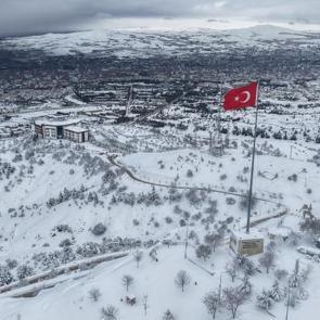 Elazığ&rsquo;da kış masalı: Kartpostalları aratmıyor!