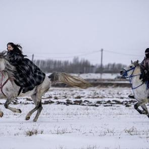 Erzurum&rsquo;da doğayla i&ccedil; i&ccedil;e deneyim: Buzla kaplı arazide atlı safari