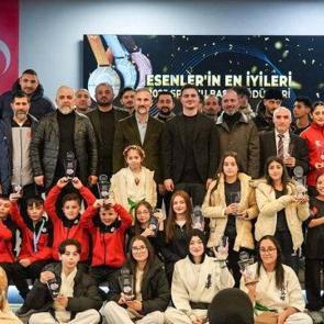 Esenler'in gururu sporcular onurlandırıldı