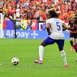 Fenerbah&ccedil;e d&uuml;nyaca &uuml;nl&uuml; Fransız orta saha i&ccedil;in devrede: G&ouml;r&uuml;şmeler başlıyor