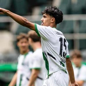 Galatasaray'la anlaşamayan 17'lik yıldız adayı Fenerbah&ccedil;e'yle temas halinde