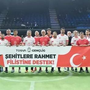 Gen&ccedil;Lig 2026: Lansman ma&ccedil;ında 'Filistin'e destek, şehitlerimize rahmet' pankartı