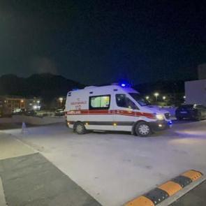 G&ouml;kova a&ccedil;ıklarında tekne battı: Aynı aileden &ouml;l&uuml; ve yaralılar var