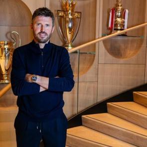 Hen&uuml;z 44 yaşında! Manchester United'ın yeni hocası oldu