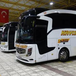 Kar yolları kesti, şehirlerarası otob&uuml;s seferleri durdu