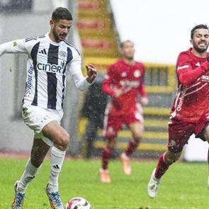 S&uuml;per Lig'de g&uuml;n&uuml;n a&ccedil;ılış ma&ccedil;ı: Karlar altında puanlar paylaşıldı