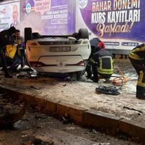 Kaza sonrası alev alan otomobilde can pazarı: 2'si ağır 3 yaralı