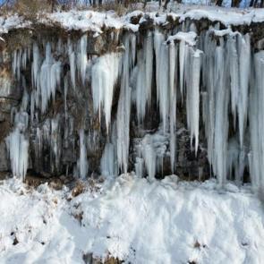 Ko&ccedil;k&ouml;pr&uuml; Kanyonu&rsquo;nda kış manzarası: 30 metrelik buz sarkıtları ilgi &ccedil;ekiyor
