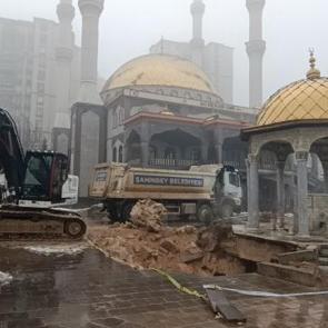 Korkutan anlar: Caminin avlusu &ccedil;&ouml;kt&uuml;! 