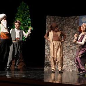 'Sahnenin Yıldızları' ayakta alkışlandı