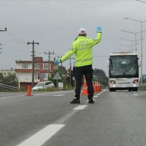 Trafikte radar g&ouml;r&uuml;nce yavaşlama devri bitti: Akıllı koridor d&ouml;nemi başladı