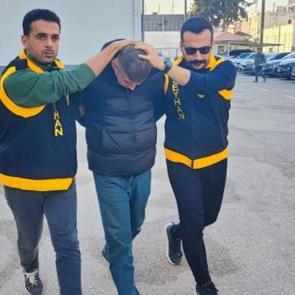 &Ouml;ğretmene saldıran su&ccedil; makinesi veli yakalandı