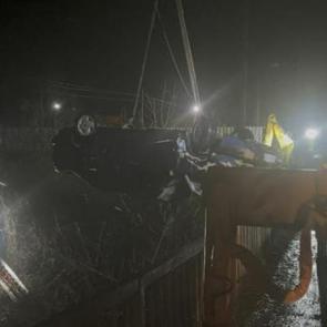 Otomobil &ccedil;aya u&ccedil;tu: Baba ve oğlu &ouml;ld&uuml;