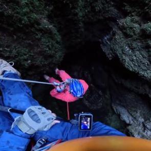 Keşif i&ccedil;in girdikleri mağarada karşılaştılar! Ş&uuml;phe uyandıran manzara 