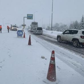 Sivas-Kayseri yolu ulaşıma kapandı