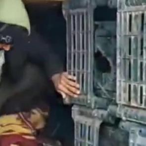 TIR'ın dorsesindeki kasaların arkasında 14 ka&ccedil;ak g&ouml;&ccedil;men yakalandı