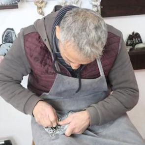 4 mesleği var! Hataylı usta 25 yıldır ekmeğini taştan &ccedil;ıkarıyor