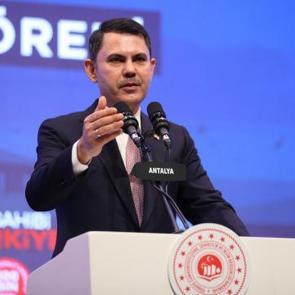 Bakan Kurum'dan &Ouml;zg&uuml;r &Ouml;zel'e sert tepki: Bozuk plak gibi!