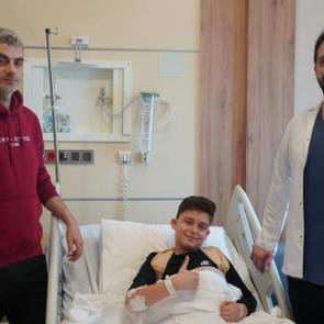 Batman'da ameliyat edilen &ccedil;ocuğun bel kemikleri &ccedil;ıkarılıp tekrar takıldı