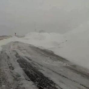 Bayburt- Erzurum kara yoluna &ccedil;ığ d&uuml;şt&uuml;
