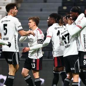 Beşiktaş'ın yıldızı takıma veda ediyor: Havalimanında g&ouml;r&uuml;nt&uuml;lendi